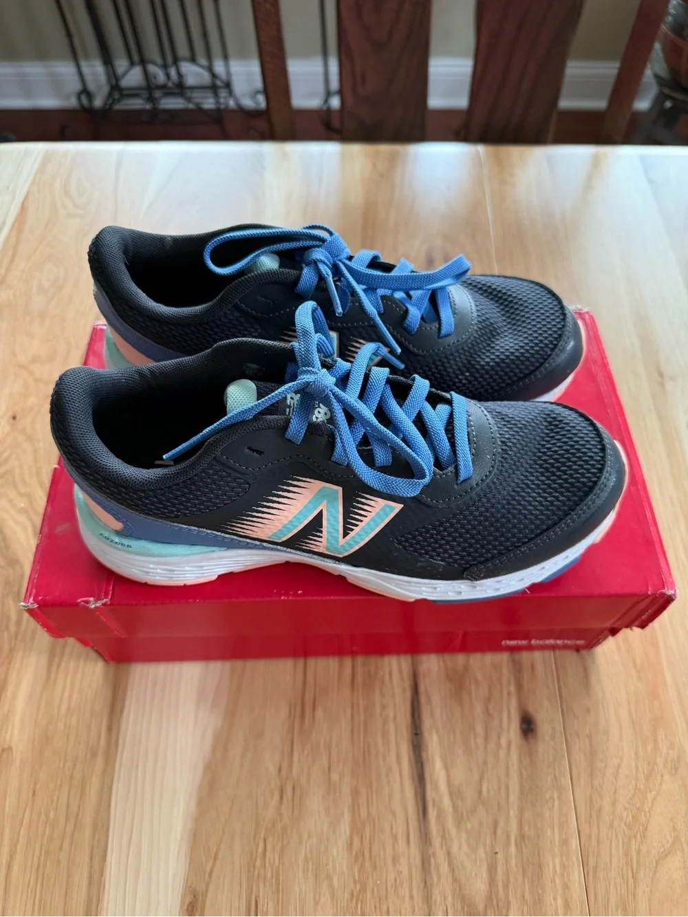 New Balance Kids Navy, Coral & Light Blue Athletic Sneakers - Size 5 1/2 M